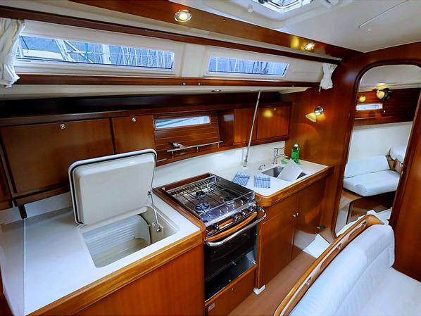 Book yachts online - sailboat - Dufour 425 Grand Large - Animato - rent