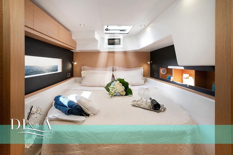 Book yachts online - catamaran - Dufour 48 - Diva - Skippered - rent