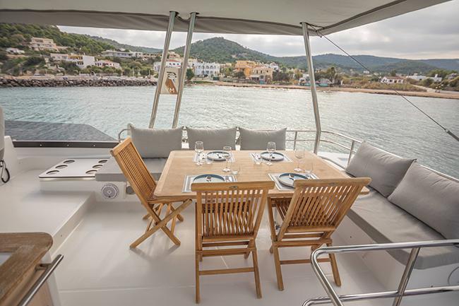 Book yachts online - powercatamaran - Fountaine Pajot MY 44 - Endless Beauty - Deluxe - rent