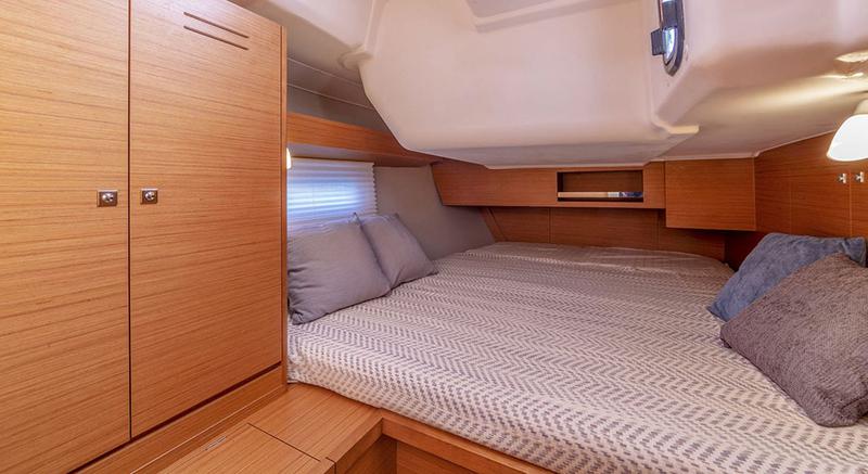 Book yachts online - sailboat - Dufour 430 Grand Large - TRINITY - rent