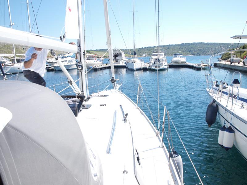 Book yachts online - sailboat - Bavaria Cruiser 33 - Sea Lion - rent