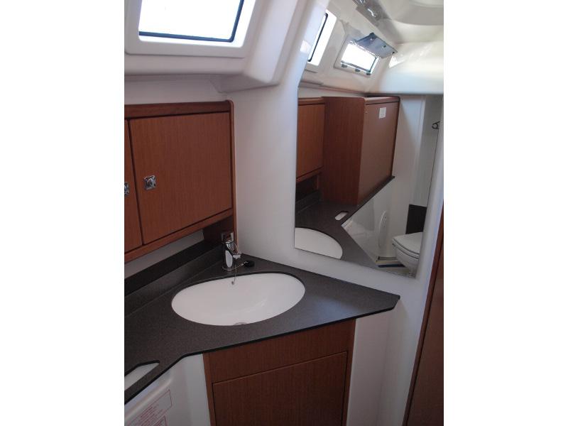 Book yachts online - sailboat - Bavaria Cruiser 33 - Sea Lion - rent