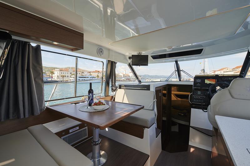 Book yachts online - motorboat - Jeanneau Merry Fisher 1095 FLY - Jeanneau Merry Fisher 1095 Fly - rent
