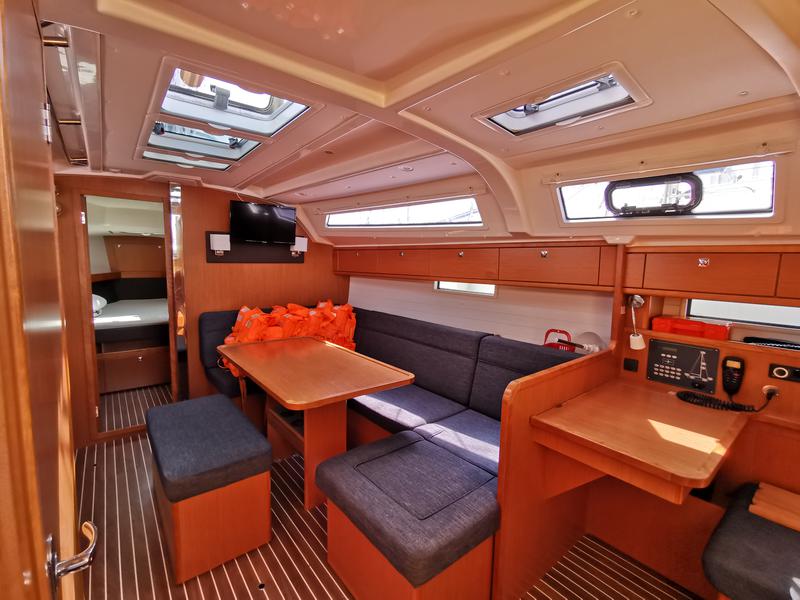 Book yachts online - sailboat - Bavaria Cruiser 41 - Pearl - rent