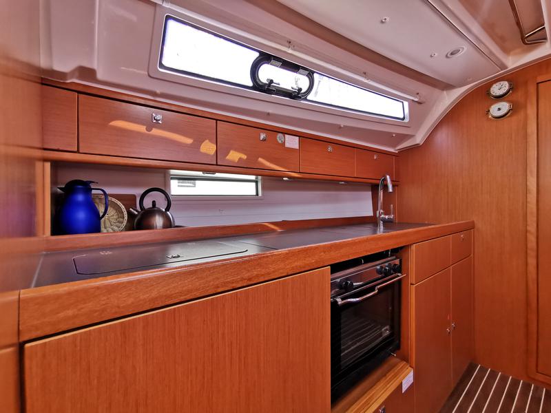 Book yachts online - sailboat - Bavaria Cruiser 41 - Libra - rent