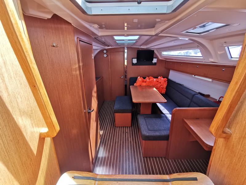 Book yachts online - sailboat - Bavaria Cruiser 41 - Libra - rent