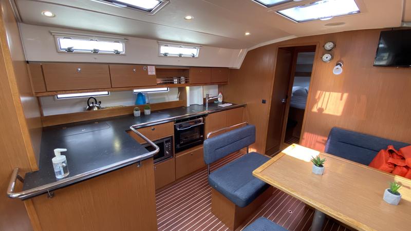 Book yachts online - sailboat - Bavaria Cruiser 45 - Oključ - rent
