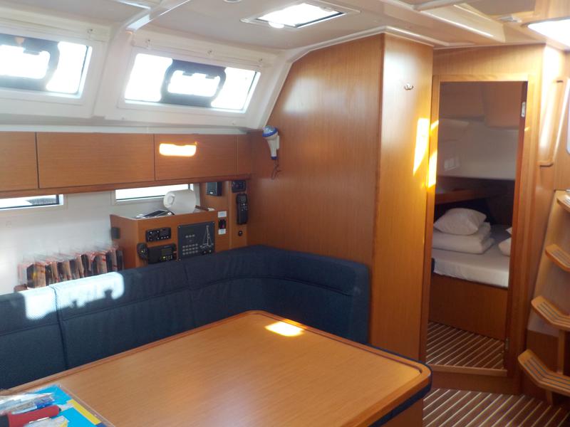Book yachts online - sailboat - Bavaria Cruiser 46 - Eris - rent