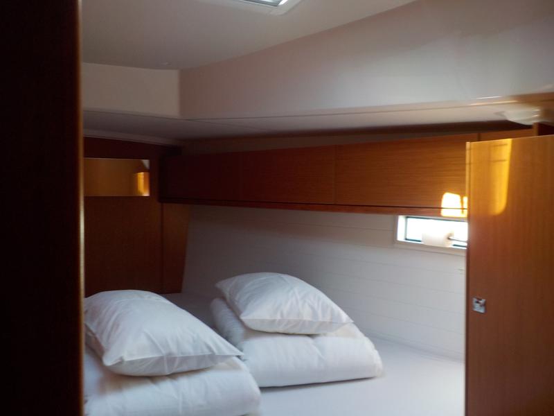 Book yachts online - sailboat - Bavaria Cruiser 46 - Eris - rent