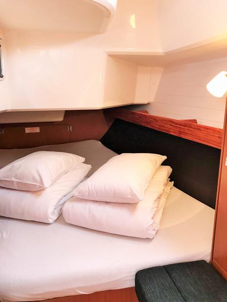 Book yachts online - sailboat - Bavaria Cruiser 37 - Fortunal - rent