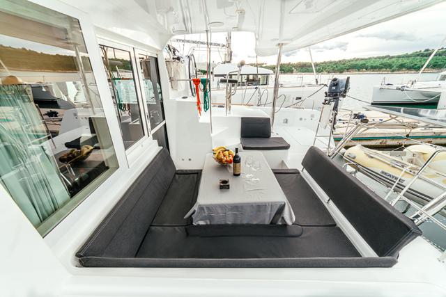 Book yachts online - catamaran - Lagoon 39 - NEMO - rent