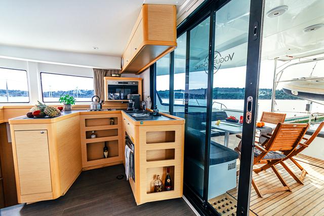 Book yachts online - catamaran - Lagoon 42 - AMELIA - rent