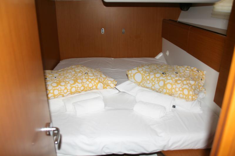 Book yachts online - sailboat - Jeanneau 53 (4cab) - Trinity - rent