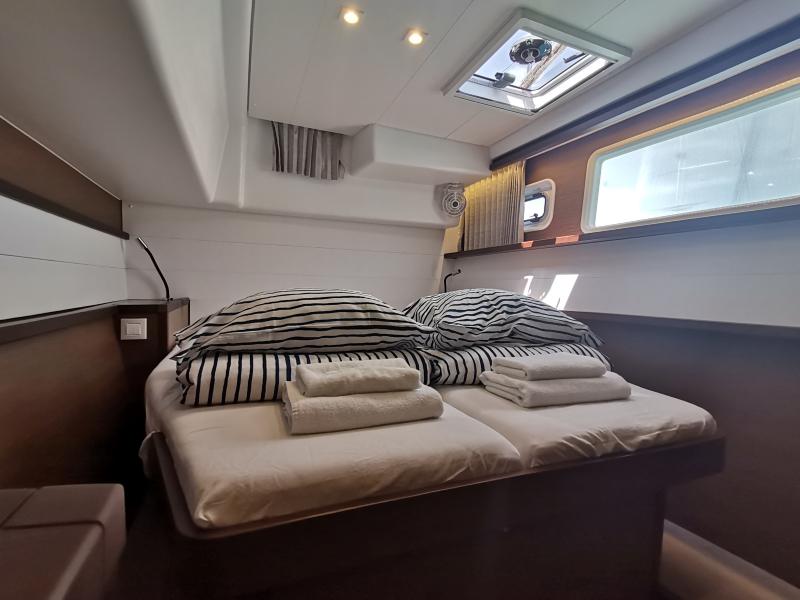 Book yachts online - catamaran - Lagoon 450 Flybridge - double elli - rent