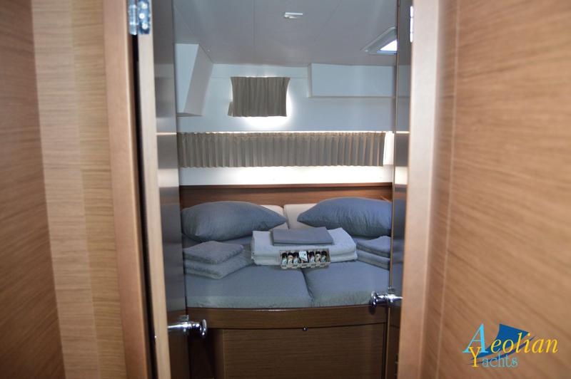 Book yachts online - catamaran - Lagoon 42 - Aeolian Spirit - rent