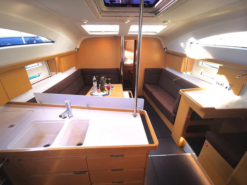 Book yachts online - sailboat - Elan 45 Impression - Baby boo - rent