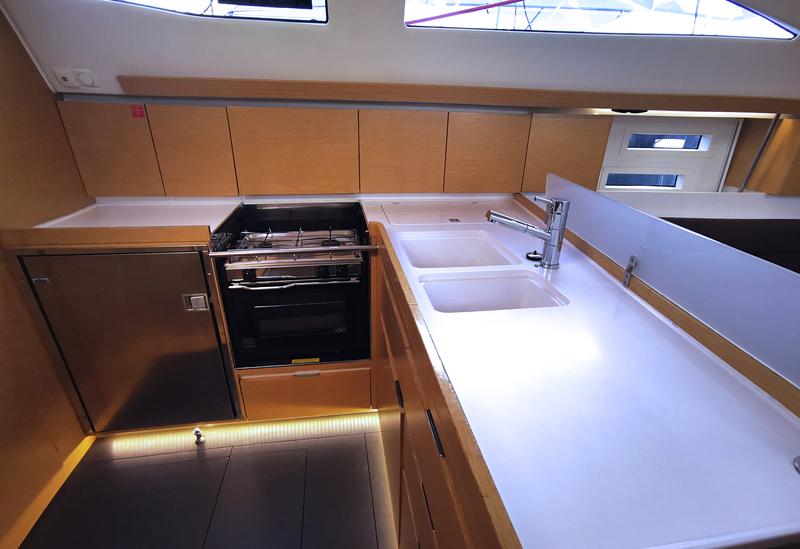 Book yachts online - sailboat - Elan 45 Impression - Baby boo - rent