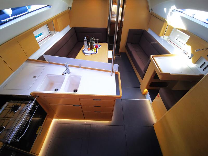 Book yachts online - sailboat - Elan 45 Impression - Baby boo - rent