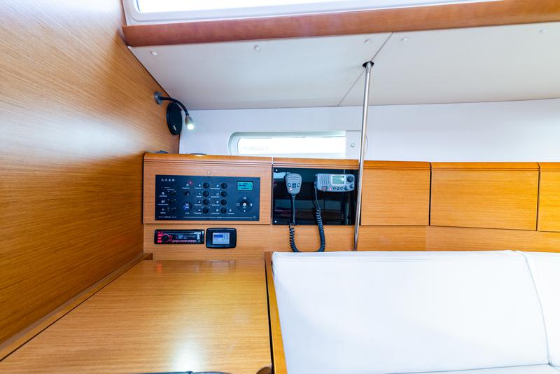 Book yachts online - sailboat - Jeanneau Sun Odyssey 379 - Amor Fati - rent