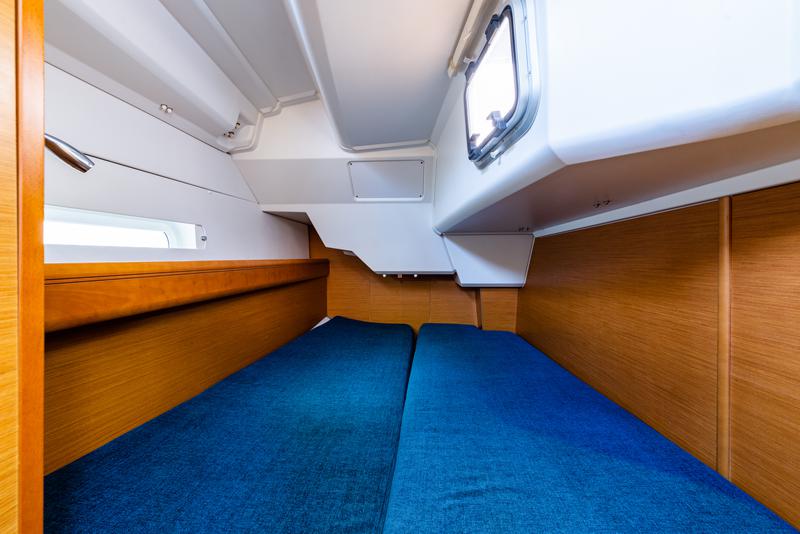 Book yachts online - sailboat - Jeanneau Sun Odyssey 379 - Amor Fati - rent