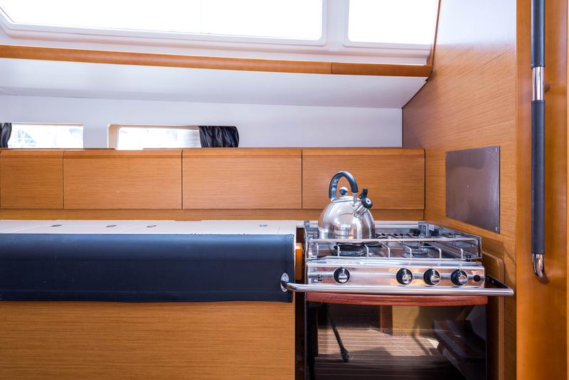 Book yachts online - sailboat - Jeanneau Sun Odyssey 469 - Vega - rent