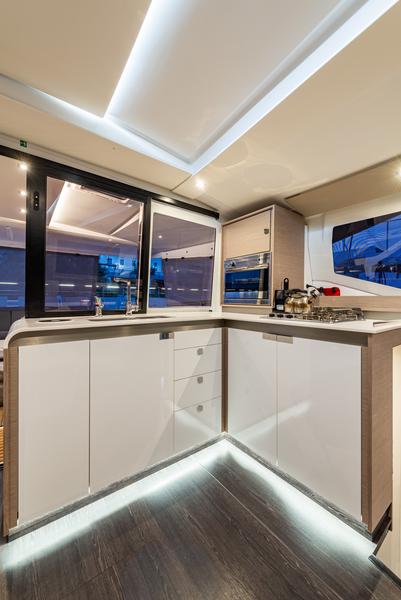 Book yachts online - catamaran - Isla 40 - Rih - rent