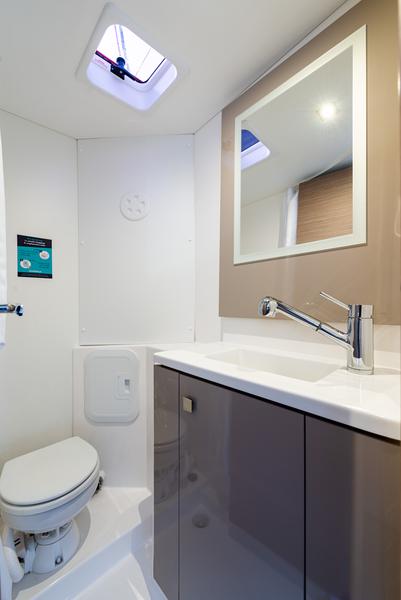 Book yachts online - catamaran - Isla 40 - Rih - rent