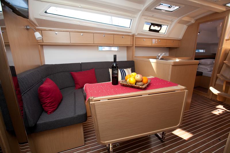 Book yachts online - sailboat - Bavaria Cruiser 37 - Matija - rent