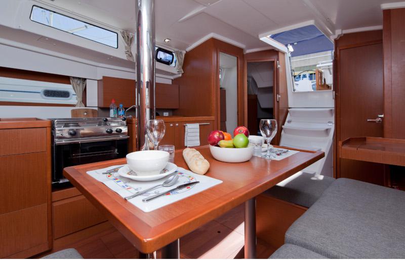Book yachts online - sailboat - Beneteau Oceanis 38 - Simge - rent