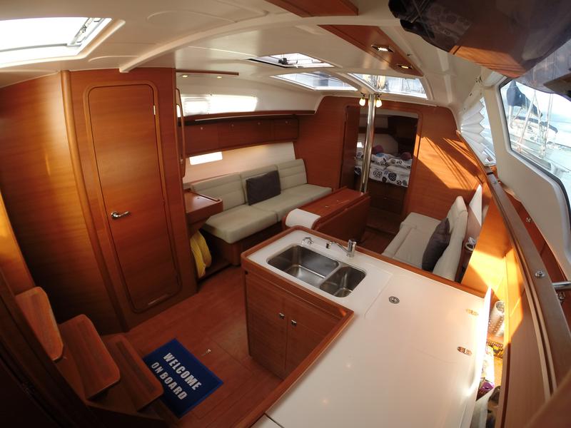 Book yachts online - sailboat - Dufour 382 - Makai - rent