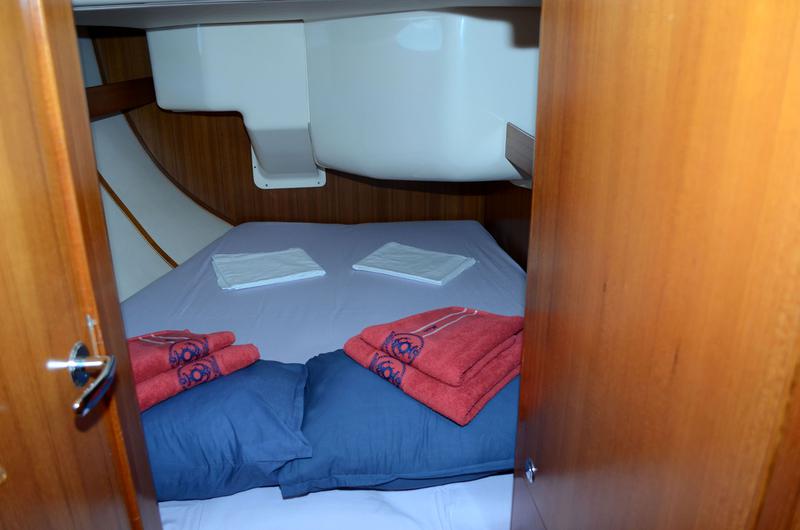Book yachts online - sailboat - Elan Impression 514 - Cesarica III - rent