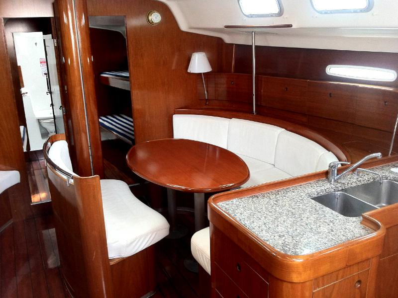 Book yachts online - sailboat - First 47.7 - FIRST CLASS II - rent