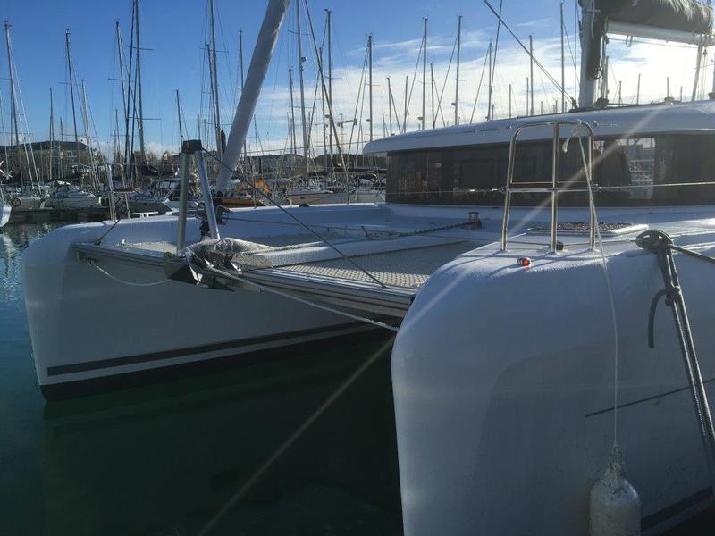 Book yachts online - catamaran - Lagoon 42 - Uiara - rent