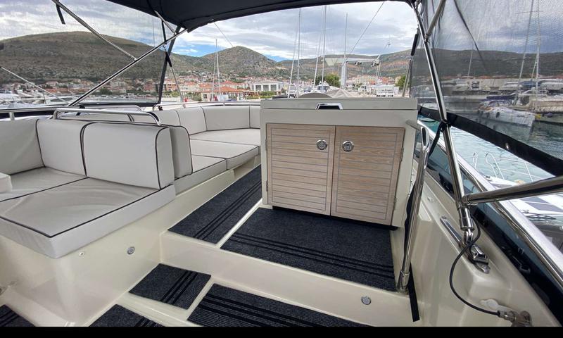 Book yachts online - motorboat - Monte Carlo 5 - Sundowner - rent