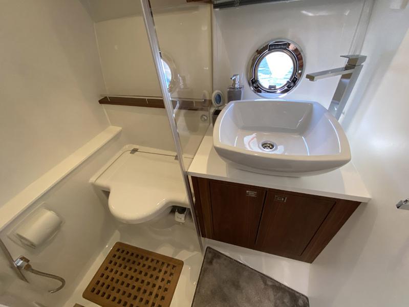 Book yachts online - motorboat - Grandezza 34 OC - BASILEIA - rent