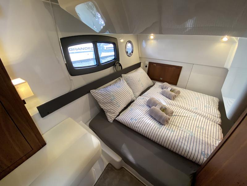 Book yachts online - motorboat - Grandezza 34 OC - BASILEIA - rent