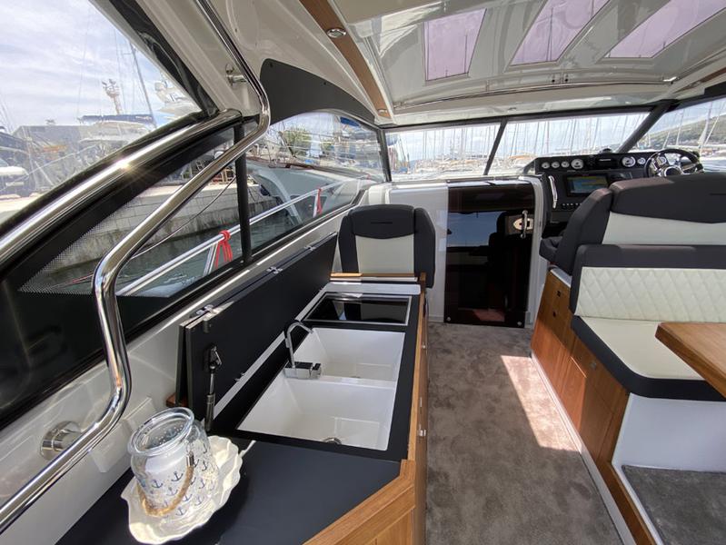 Book yachts online - motorboat - Grandezza 34 OC - BASILEIA - rent