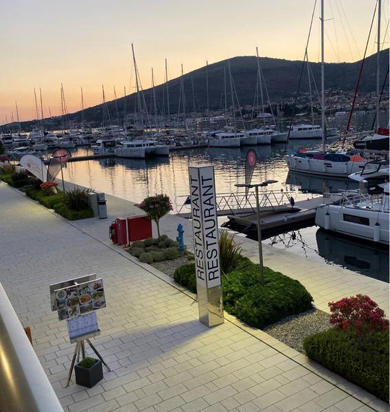 Book yachts online - motorboat - Grandezza 34 OC - BASILEIA - rent