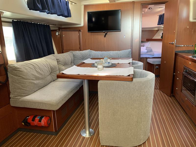 Book yachts online - motorboat - Delphia Escape 1350 - Vamia - rent