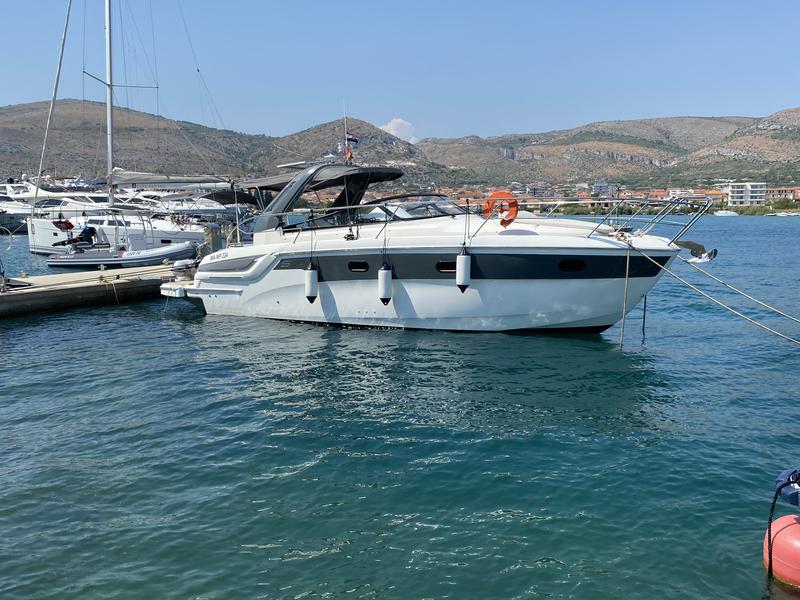 Book yachts online - motorboat - Bavaria S32 Open - MONICO - rent