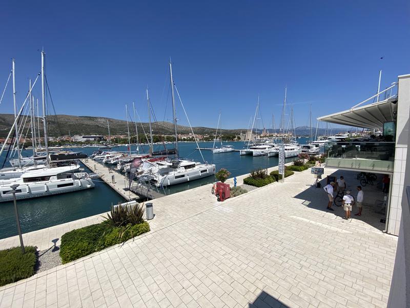 Book yachts online - motorboat - Grandezza 37 CA - KRISTINA - rent