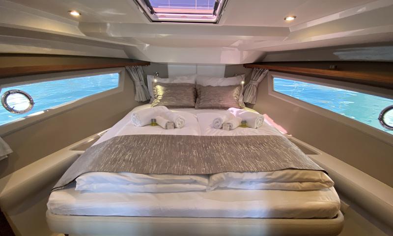 Book yachts online - motorboat - Grandezza 37 CA - KRISTINA - rent