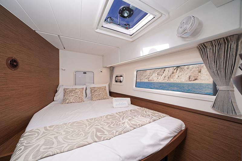 Book yachts online - catamaran - Lagoon 42 - Catalina | A/C generator watermaker - rent