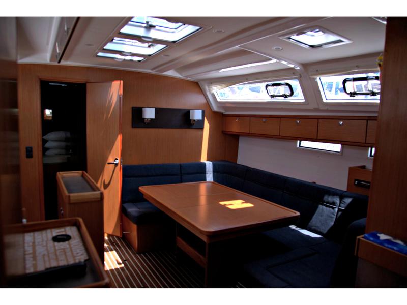 Book yachts online - sailboat - Bavaria Cruiser 46 - Athina - rent