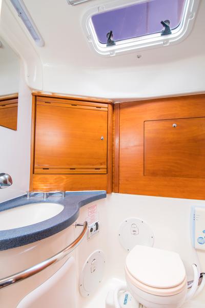 Book yachts online - sailboat - Bavaria 40 Cruiser - Madrugada - rent