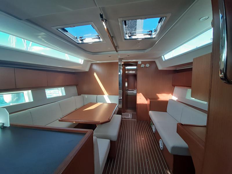Book yachts online - sailboat - Bavaria C45 - Carpe Diem - rent