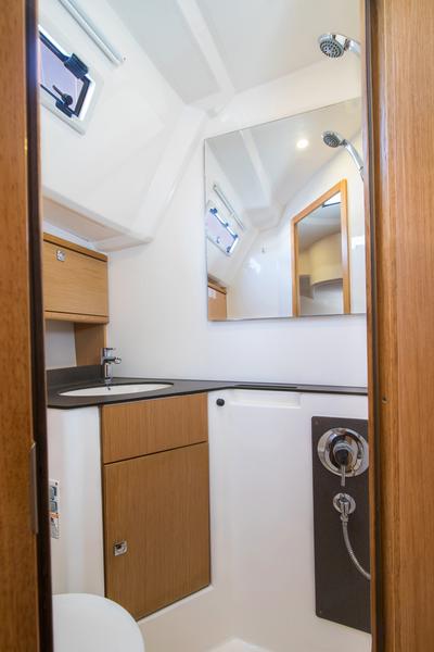 Book yachts online - sailboat - Bavaria Cruiser 46 - Electra - rent