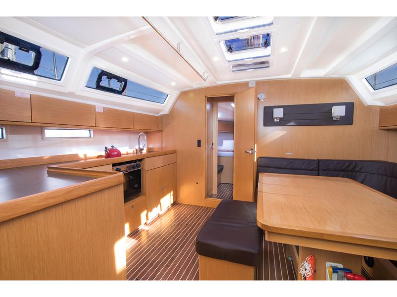 Book yachts online - sailboat - Bavaria Cruiser 46 - Electra - rent