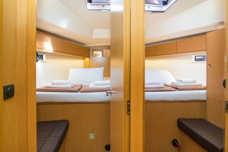Book yachts online - sailboat - Bavaria Cruiser 46 - Electra - rent