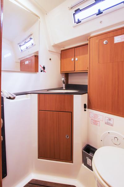 Book yachts online - sailboat - Bavaria Cruiser 45 - Destiny - rent